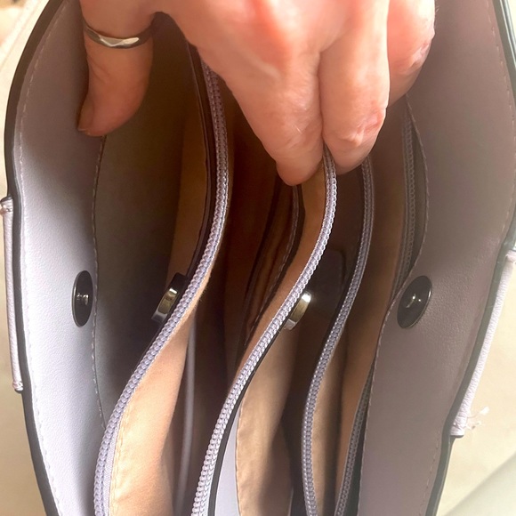 Beautiful light lilac purse - Picture 5 of 9